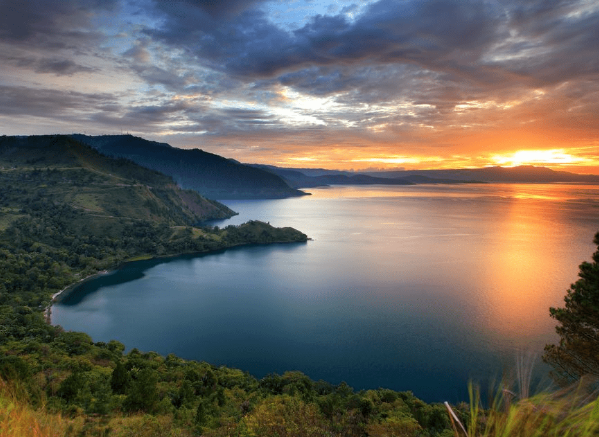 Review Pesona Alam Danau Toba yang Menakjubkan