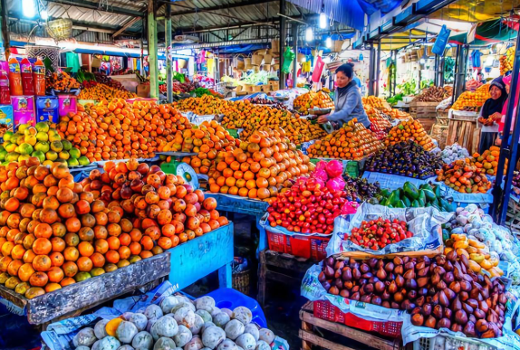 Serunya Mengunjungi Pasar Buah Berastagi yang Ikonik